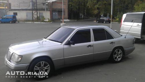 Роскошный автомобиль 1995 года выпуска