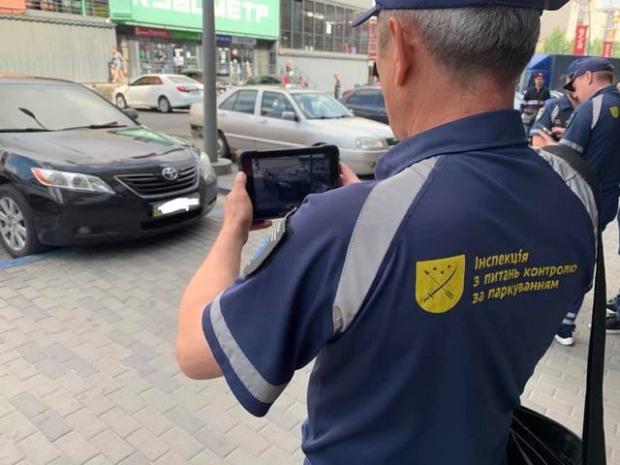 У Дніпрі безкоштовні парковки тільки для СБУшників, – блогер