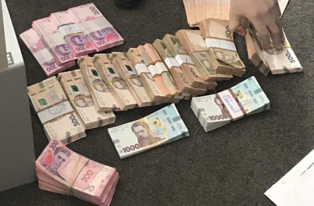 При обшуку в КП виявили мільйон готівки