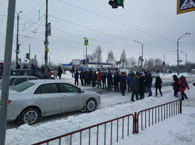 Мэрия Днепра устроила жителям двух жилых массивов транспортный коллапс