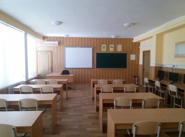 В подарyнок – сучасний комп’ютерний клас.