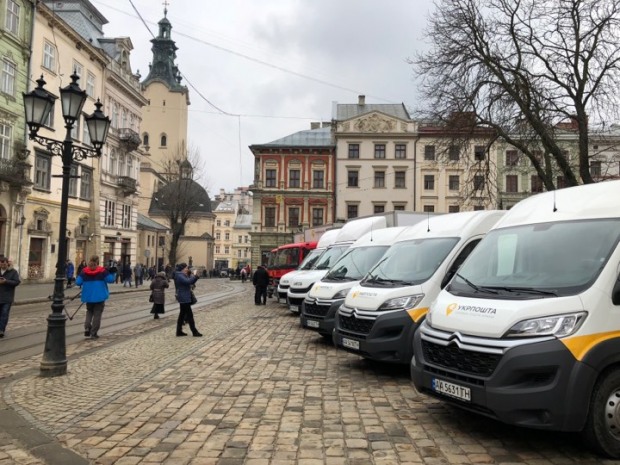 Укрпочта обновит автопарк в лизинг от ПриватБанка