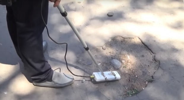 В Каменском разрушенные участки автодороги подлатали радиационными материалами