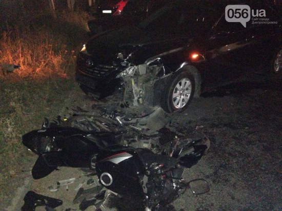 На Южном мосту в Днепропетровске автомобиль сбил мотоциклиста