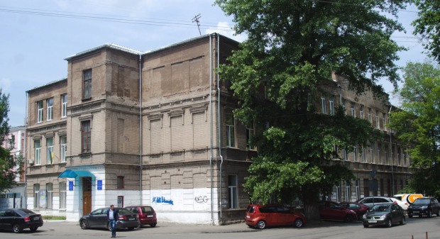 «Кручу-верчу, запутать хочу!» Яку комбінацію з будівлями закладів освіти та медицини планує міська влада в Дніпрі?