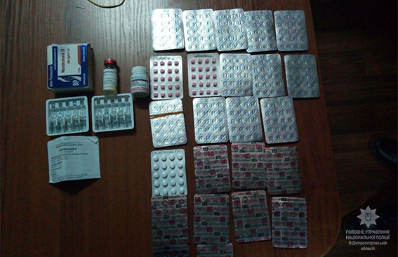 Заказанные в Молдове анаболические стероиды мужчина сбывал в Днепре