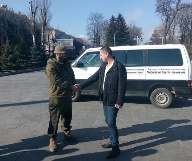 Депутат Кам’янської міської ради від ВО «Батьківщина» Сергій Миршавка передав бійцям Української добровольчої армії авто