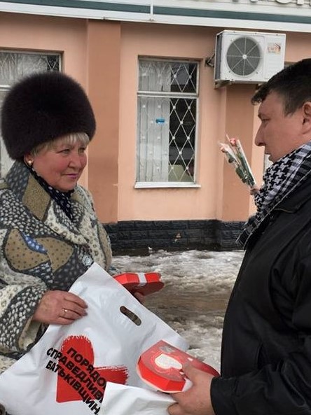 Зі святом Вас, любі наші бабусі й матусі, сестрички і донечки, дружини і колеги!