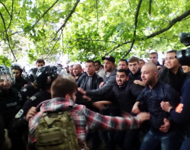 В Днепре бойцы АТО подрались с полицией и охраной Вилкула