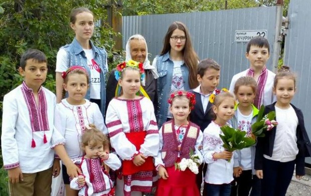 Минають роки, відлітають у вічність…