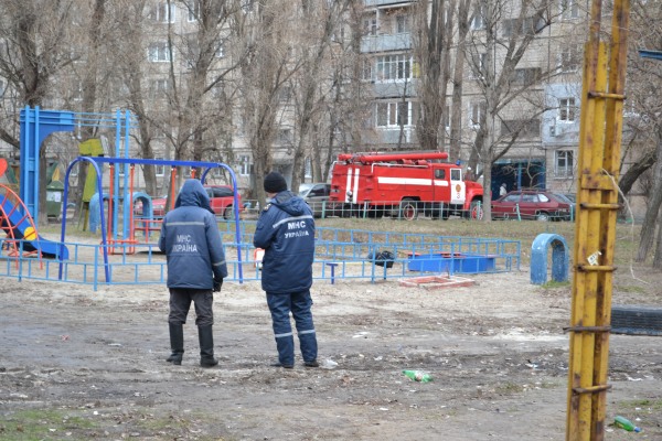 В Днепропетровске на детской площадке обнаружили подозрительную сумку