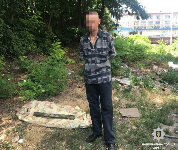 В центре Днепра среди дня бывший уголовник ходил с гранатометом