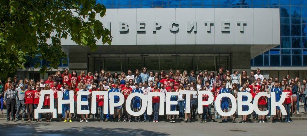 Тимофей Нагорный в Днепропетровске организовал массовую зарядку среди студентов.