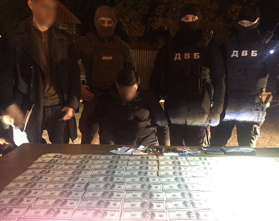 Судью-взяточника из Днепра выпустили на свободу без имущества