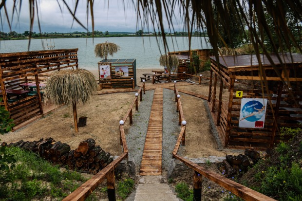 Распоряжение об аренде земли у Голубого озера выдано в воскресенье