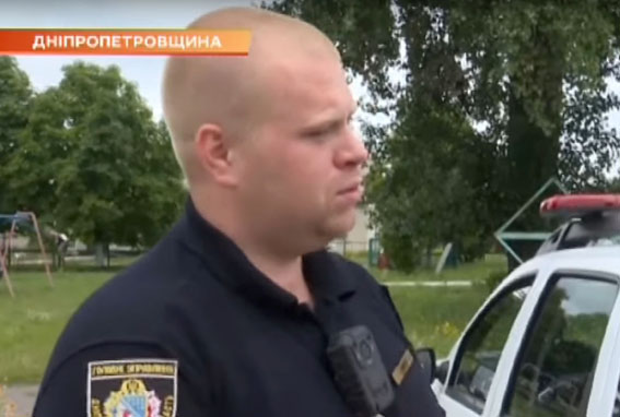 Поліцейський офіцер Царичанської ОТГ розказав, коли отримає рушницю