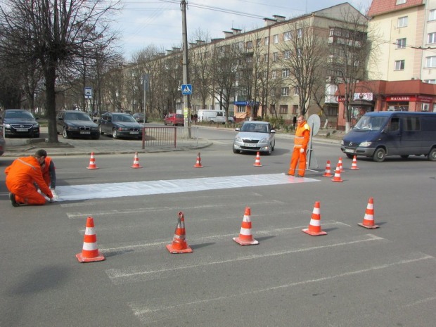 В городе на Днепропетровщине разметят дорогу по 3 тыс. грн. за м²