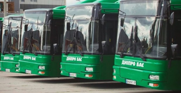 На маршрути Дніпра вийшли автобуси великої місткості: транспортна революція з присмаком маніпуляцій
