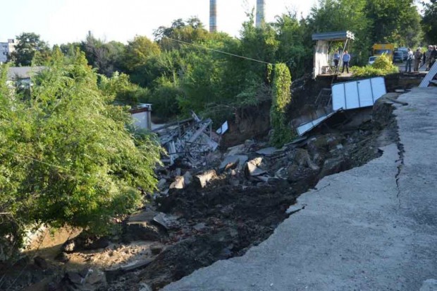 В Днепропетровске произошел оползень
