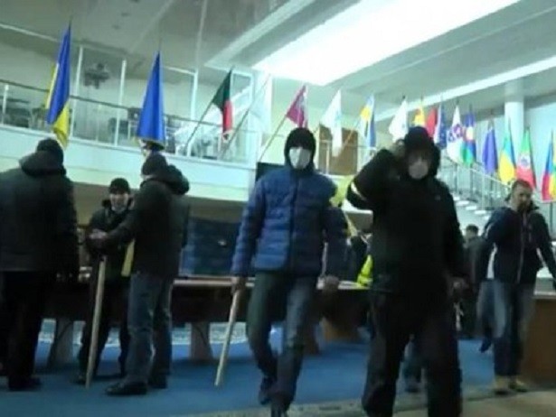 Журналистка сообщила суду, кого из чиновников Днепропетровской ОДА она видела с титушками