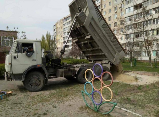 У дошкільних навчальних закладах «Ластівка» та «Попелюшка» м. Кам’янське  оновлено пісочниці на ігрових майданчиках