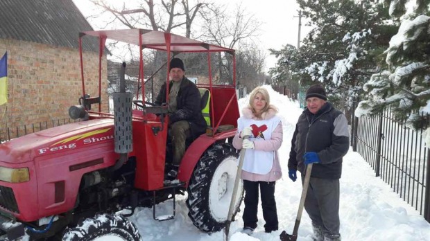 Дніпровські батьківщинівці долучилися до прибирання снігу в селищі Слобожанському