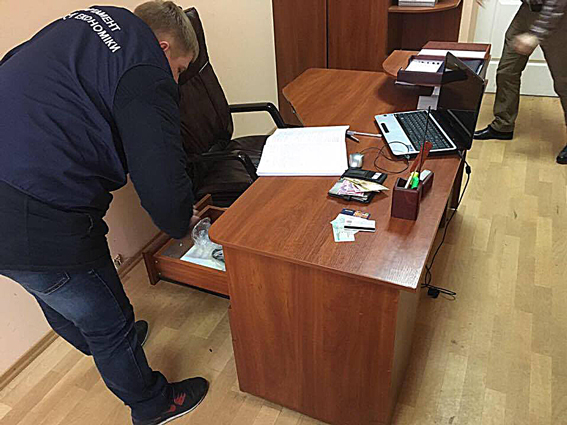 Коммунальщик установил для предприятия 20-процентный откат за сотрудничество