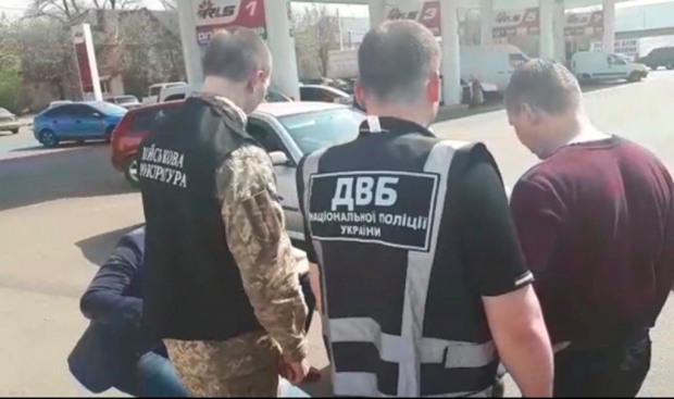 «Погоревший» на взятке полицейский пытается восстановиться в должности