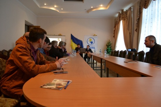 Днепропетровские кандидаты в нардепы подписали публичные договора