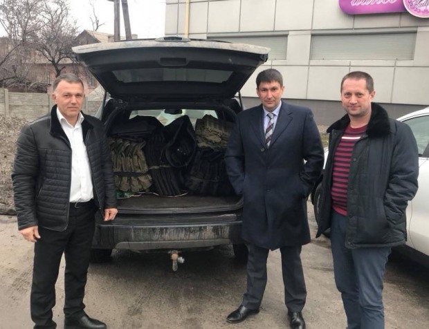 Кам’янські  батьківщинівці передали необхідні речі нашим захисникам на передову.