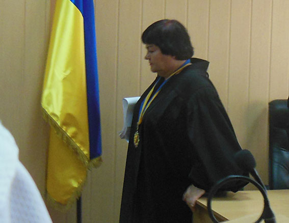 Судья Овчаренко уволена за нарушение присяги