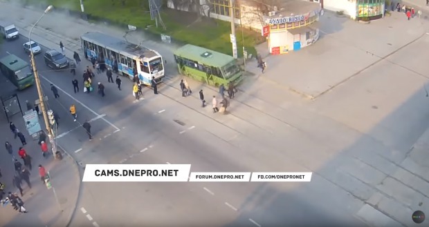 Водителя автобуса с отказавшими тормозами в Каменском и механика привлекли к админответственности