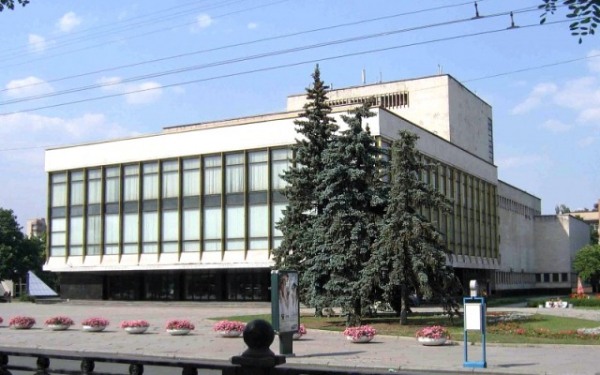 Театр оперы и балета приглашает встретить весну под классические спектакли