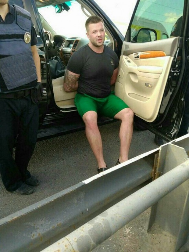 В Днепре водитель Lexus преследовал и расстрелял машину с беременной женщиной и ребенком, ранил водителя