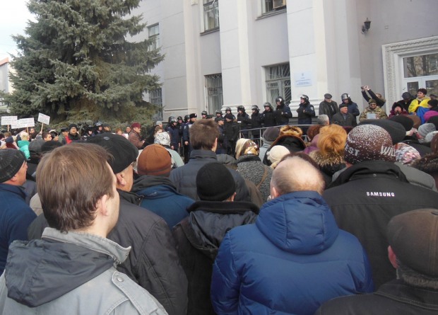 Новомосковцы на Вече дали депутатам три дня