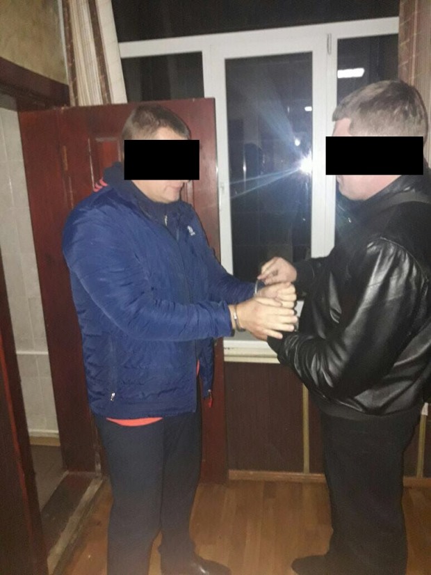 На Днепропетровщине задержали двух подполковников полиции за полумиллионную взятку