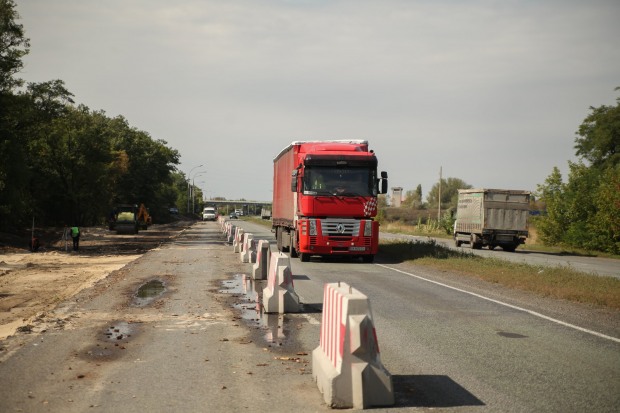 Трассу на Днепропетровщине оборудуют площадкой для контроля фур
