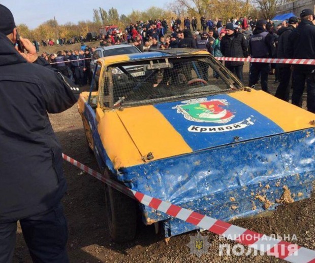 В Кривом Роге во время гонок автомобиль въехал в зрителей