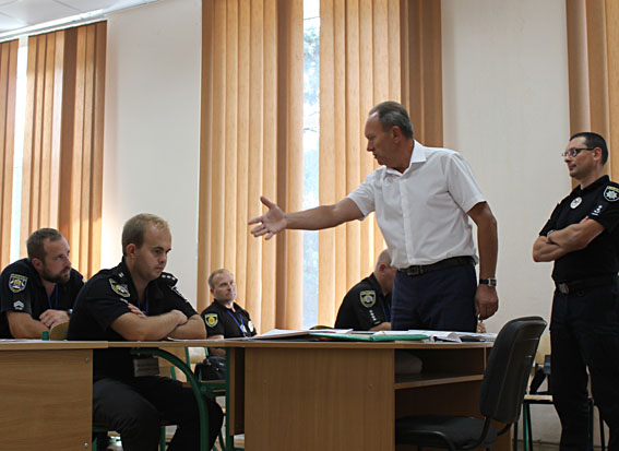 Хто обирав та як навчають українських «шерифів»