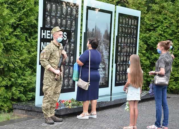Загиблих під Шахтарськом героїв вшанували на Алеї пам’яті