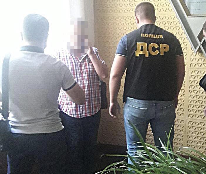 У Дніпрі поліція затримала на хабарі ректора університету та його помічника
