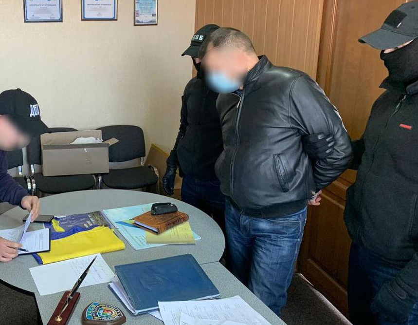 Заступник начальника відділу поліції постане перед судом за спробу підкупу свого шефа