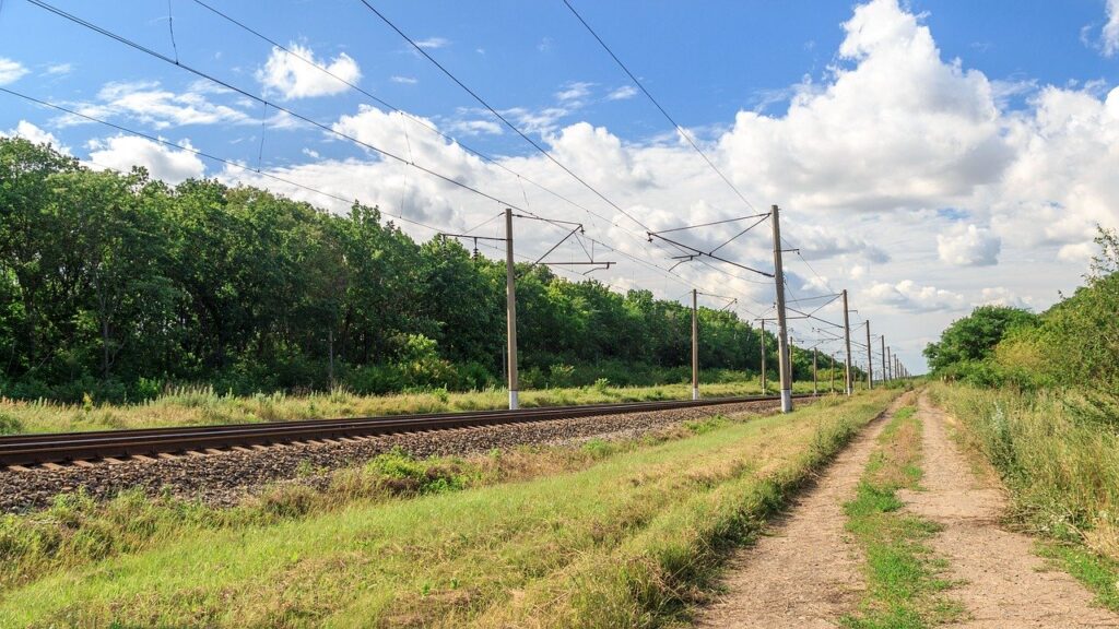 У Межовій радяться з мешканцями онлайн щодо графіку руху приміських поїздів