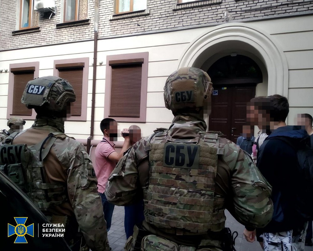 Посадовців «Укрзалізниці» та екскерівників Дніпропетровського тепловозоремонтного заводу викрили у розкраданні