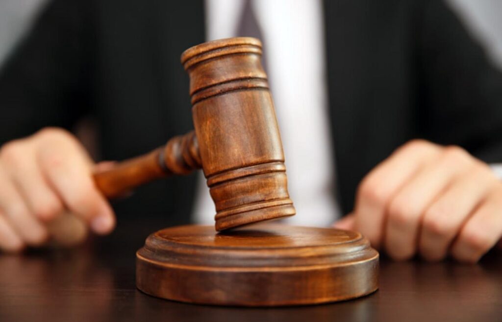 До суду запрошують експрокурора Петриківського району
