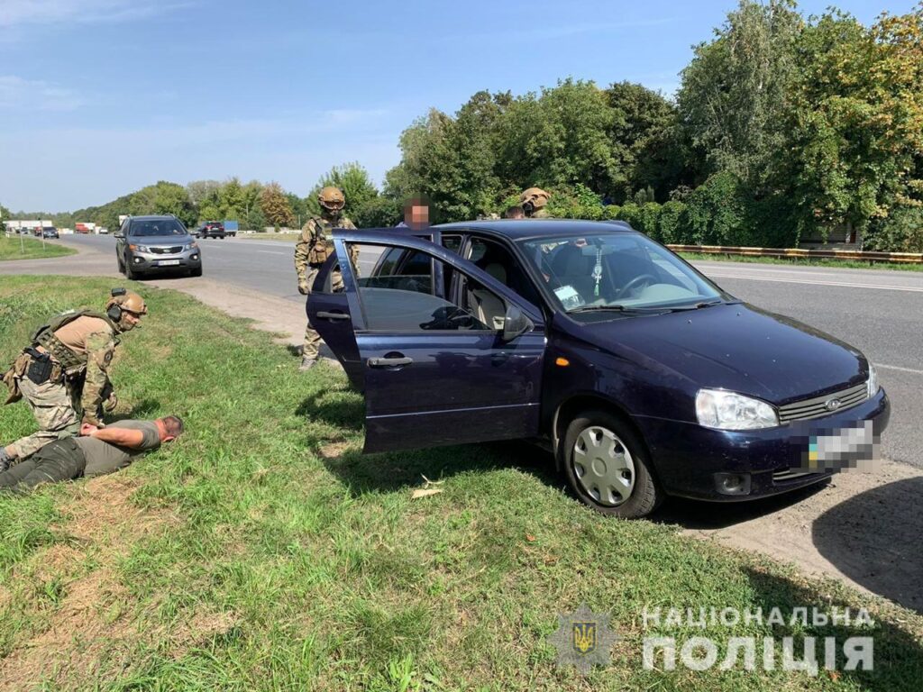 У Дніпрі затримано членів злочинного угрупування за вимагання 4 млн гривень з фермерів (фото, відео)