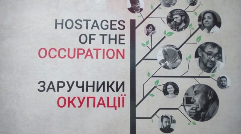 Мешканців Дніпра та області запрошують відвідати виставку «Заручники окупації» (фото)