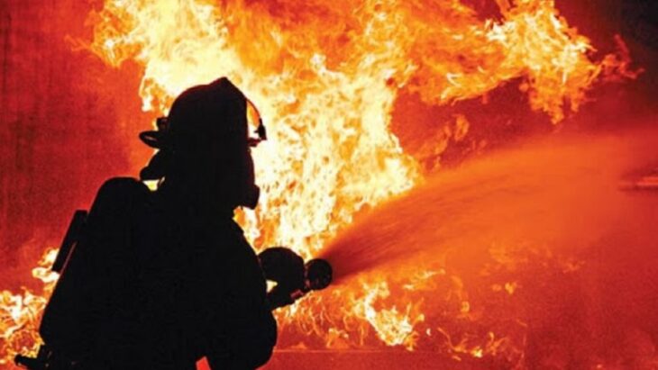 Клуби диму і чорна гар на все місто: під Дніпром палала багатоповерхівка (фото, відео)