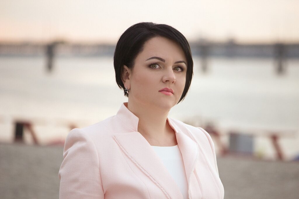 На COVID-19 захворіла екс-голова податкової Дніпропетровщини