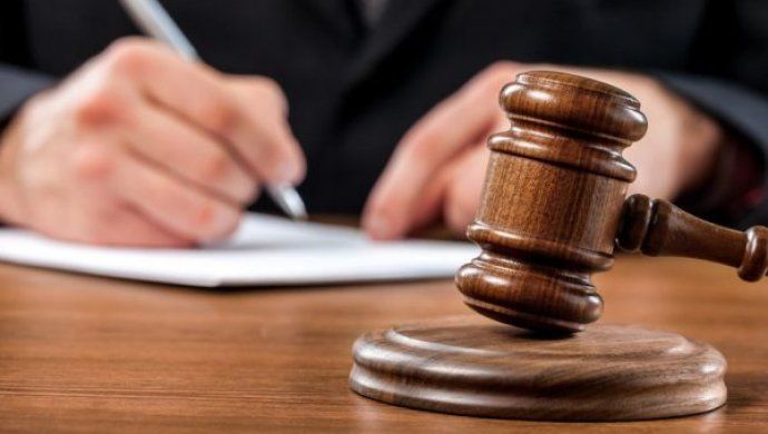 На лаві підсудних опинилась 21-річна дівчина, яка робила «закладки» наркотиків та психотропів